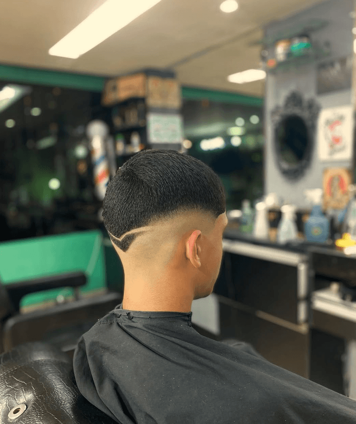 Modelagem de barba com máquina de ozônio
